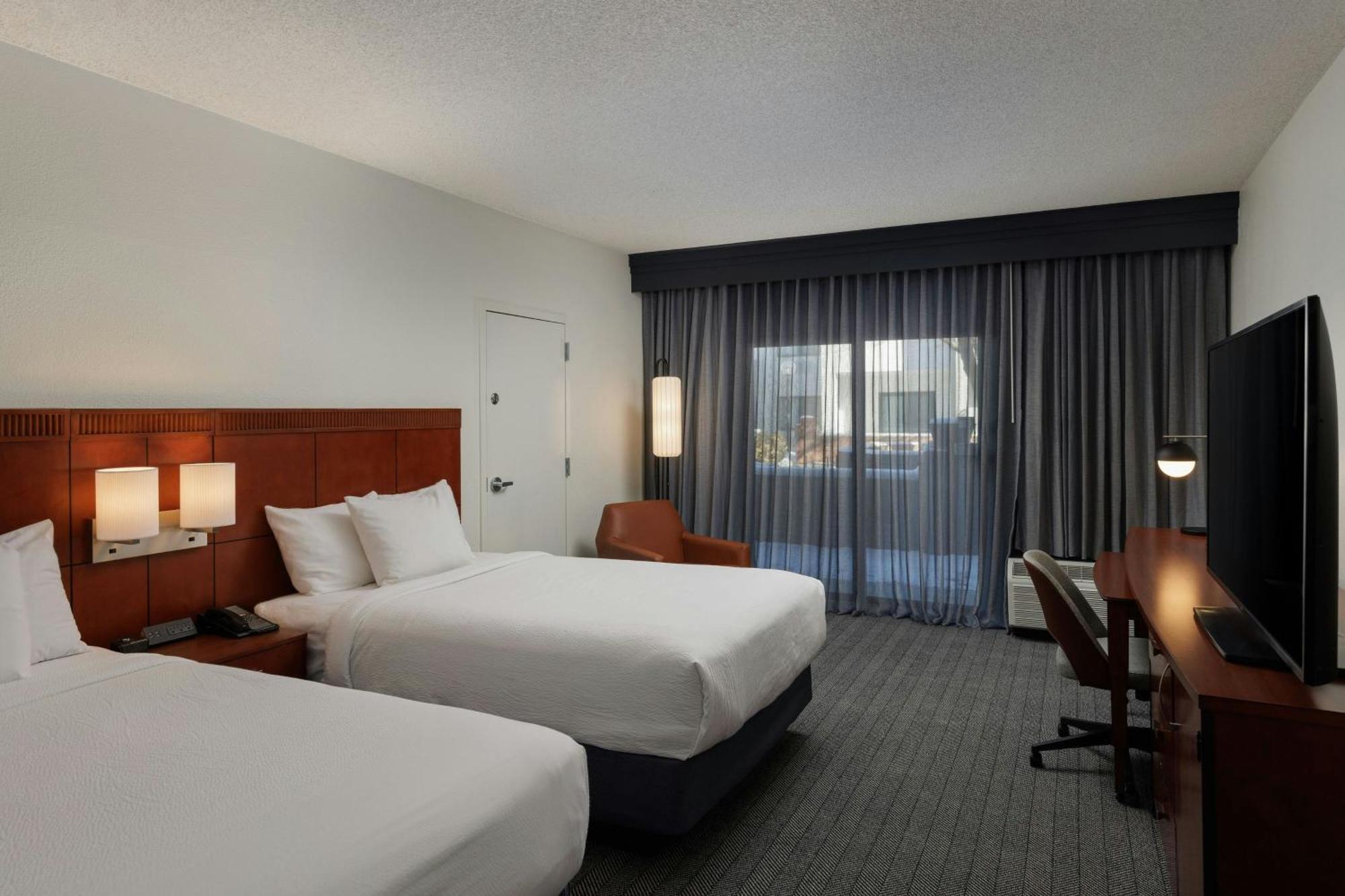 Courtyard By Marriott Denver Central Park Exterior photo
