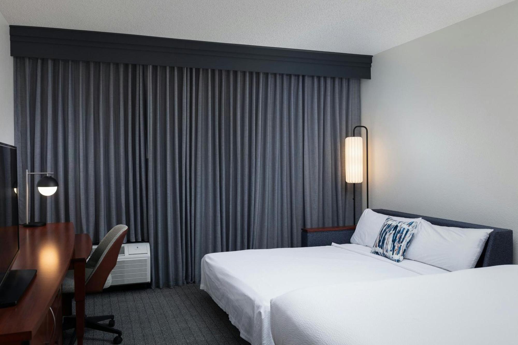 Courtyard By Marriott Denver Central Park Exterior photo