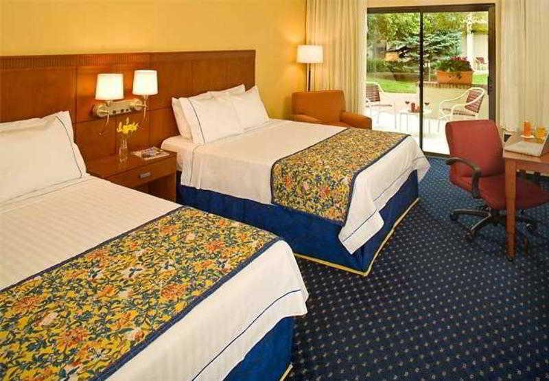 Courtyard By Marriott Denver Central Park Room photo